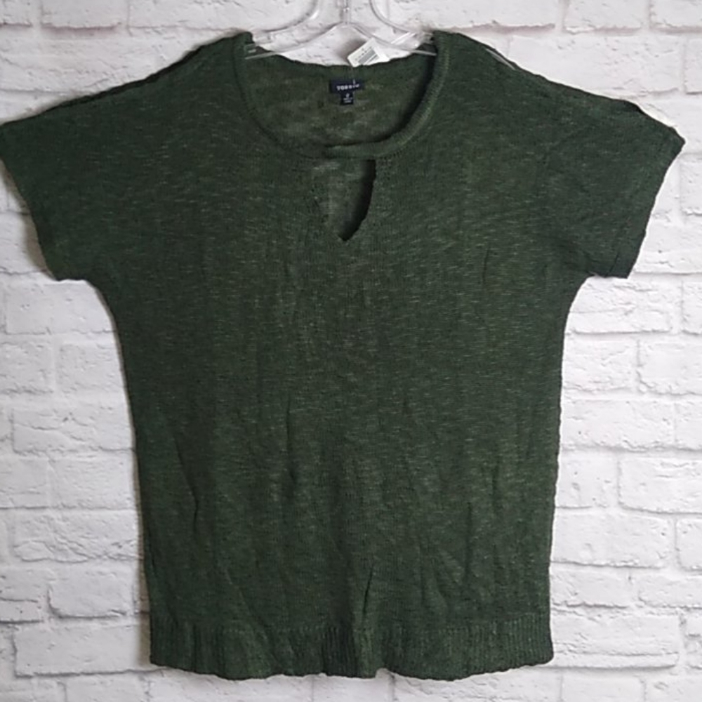 NWT Plus-size Lightweight Knit Cold Shoulder Top